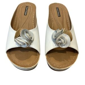 Good Choice Brand White Floral Slide Sandals 8.5